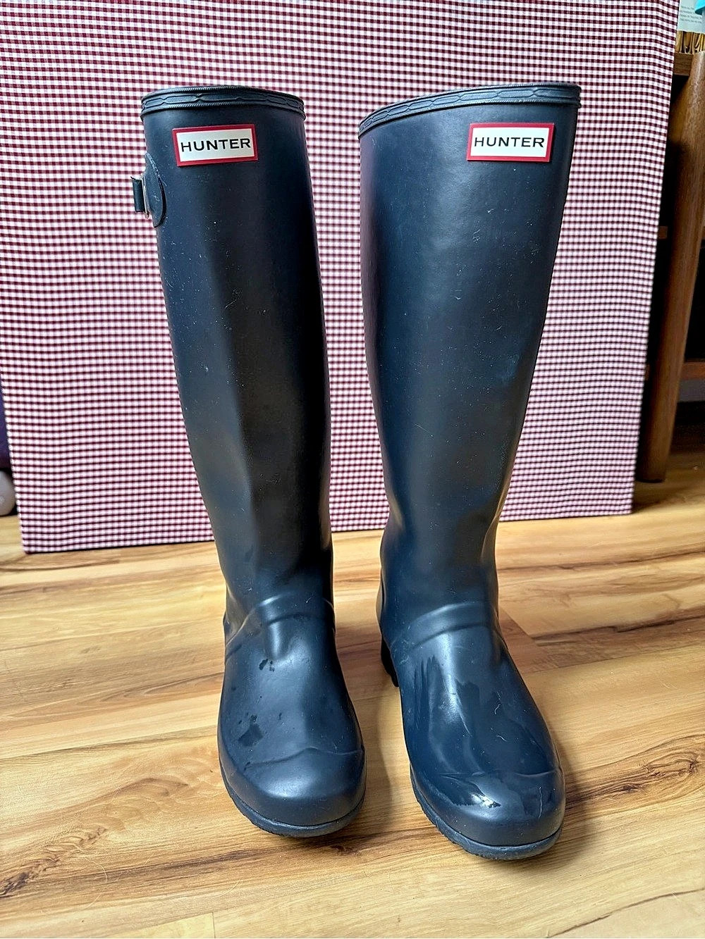 Hunter Original Tall Rain Boots in Navy Blue | Women’s US 8